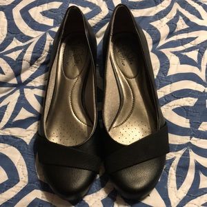 Life Stride Soft System Black dress shoes